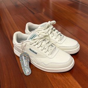 NWT women’s reebok c85 sneakers💚